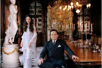 Alec Wildenstein et sa seconde épouse, Liouba, dans leur château en France en 2004